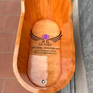 bồn tắm bằng gỗ tại cơ sở sx Lê Điệp