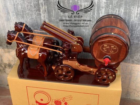 Thùng rượu gỗ trang trí